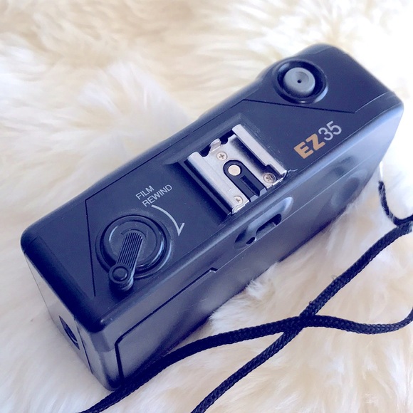 Vivitar EZ 35 View Finder Camera; Film & Focal Length 35mm: Exposure 24mm x 36mm - Picture 6 of 16